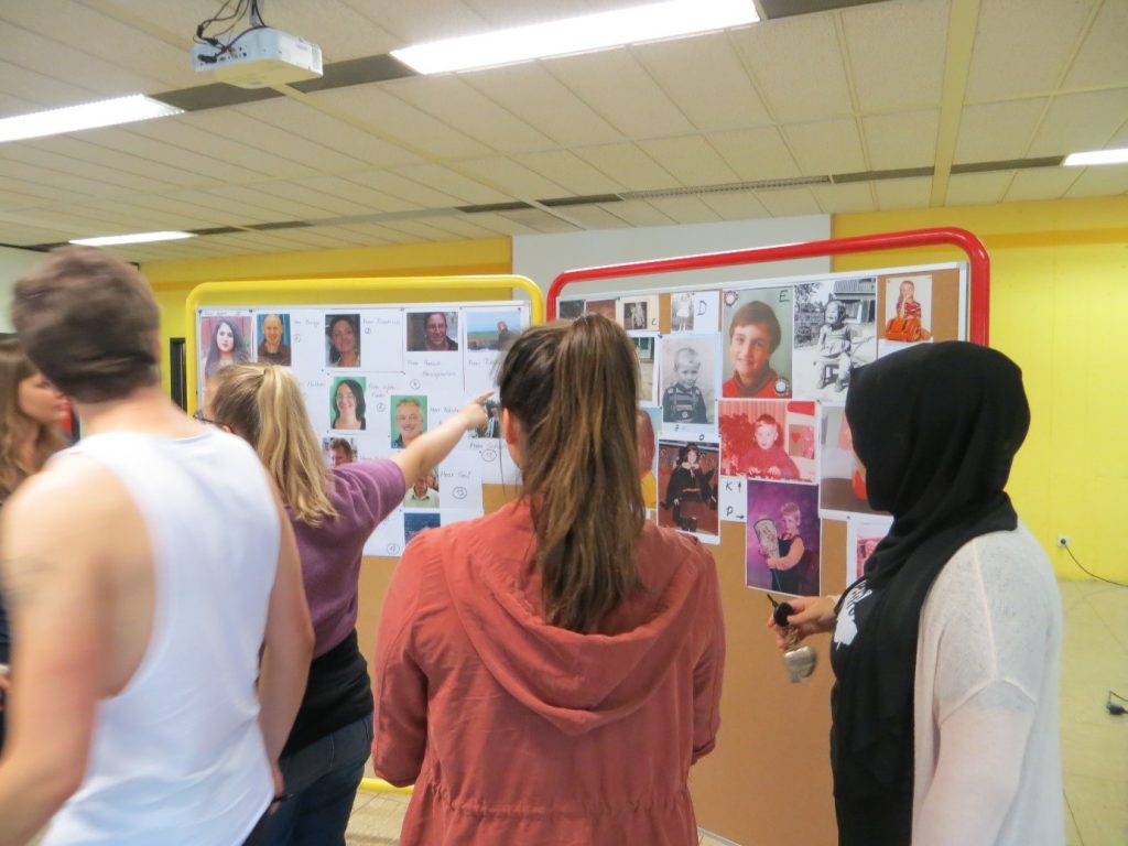 Lehrerfoto-Stand Frau Hüther